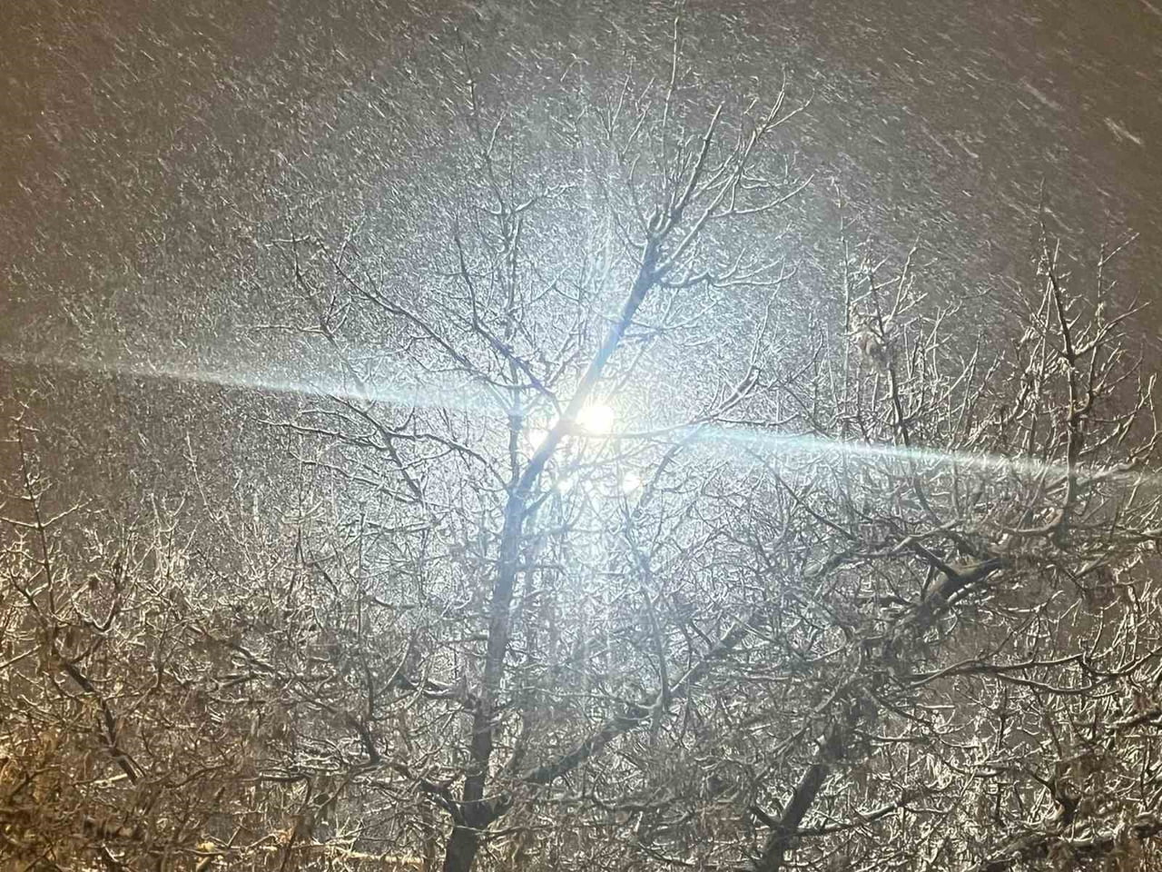 ANKARA’DA GECE SAATLERİNDE BAŞLAYAN KAR YAĞIŞI KENT GENELİNDE ETKİLİ OLDU.