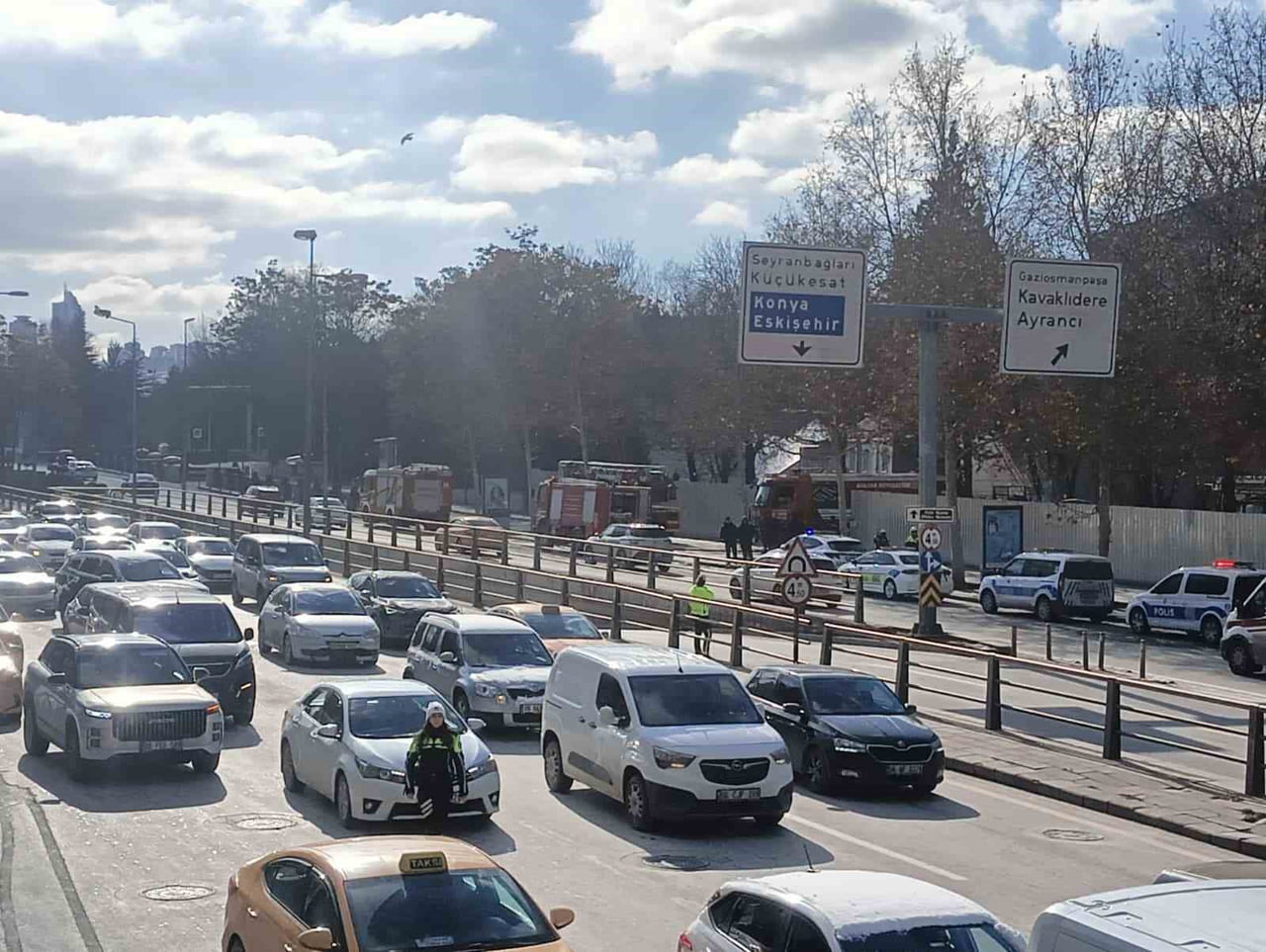 ANKARA’DA İÇİŞLERİ BAKANLIĞI YERLEŞKESİNDE YER ALAN KONTEYNERLERDE HENÜZ BELİRLENEMEYEN BİR...