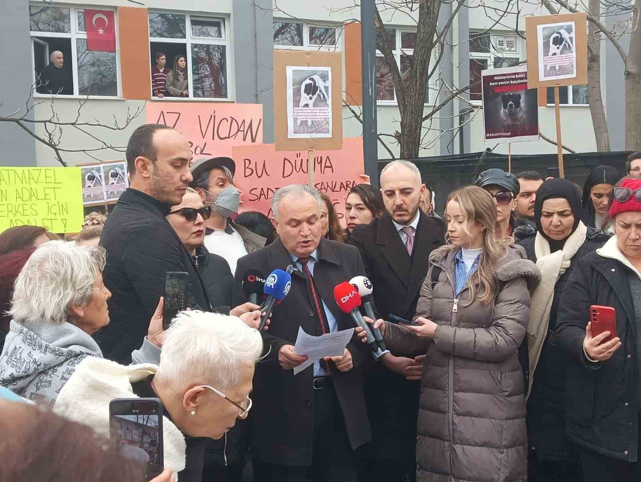ANKARA’DA METRO İSTASYONUNDA, BELEDİYE GÖREVLİLERİ TARAFINDAN DARP EDİLEREK ÖLDÜRÜLDÜĞÜ İDDİA...