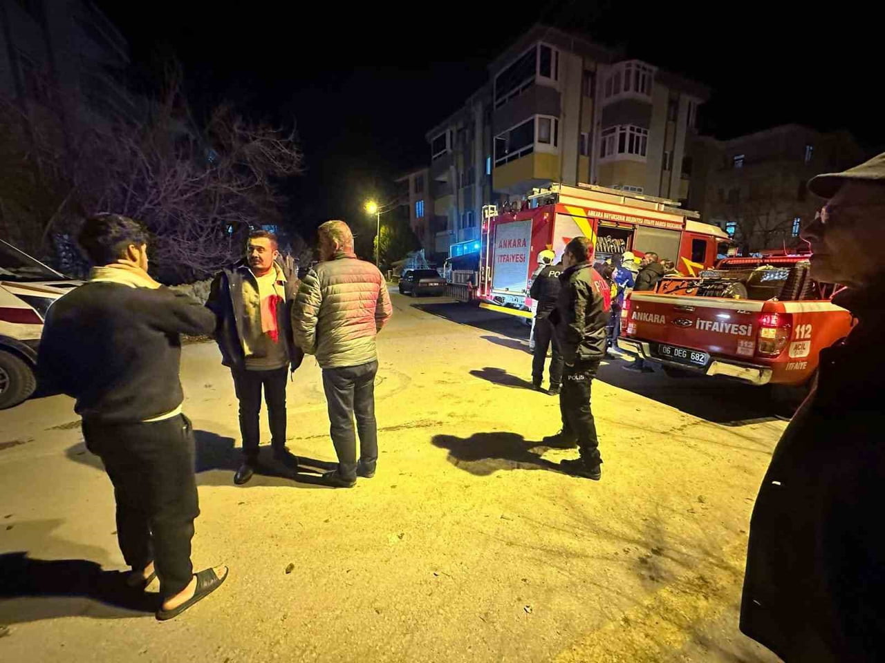 ANKARA’NIN BEYPAZARI İLÇESİNDE BİR BİNANIN BACASINDA ÇIKAN YANGIN KISA SÜREDE İTFAİYENİN ERKEN...