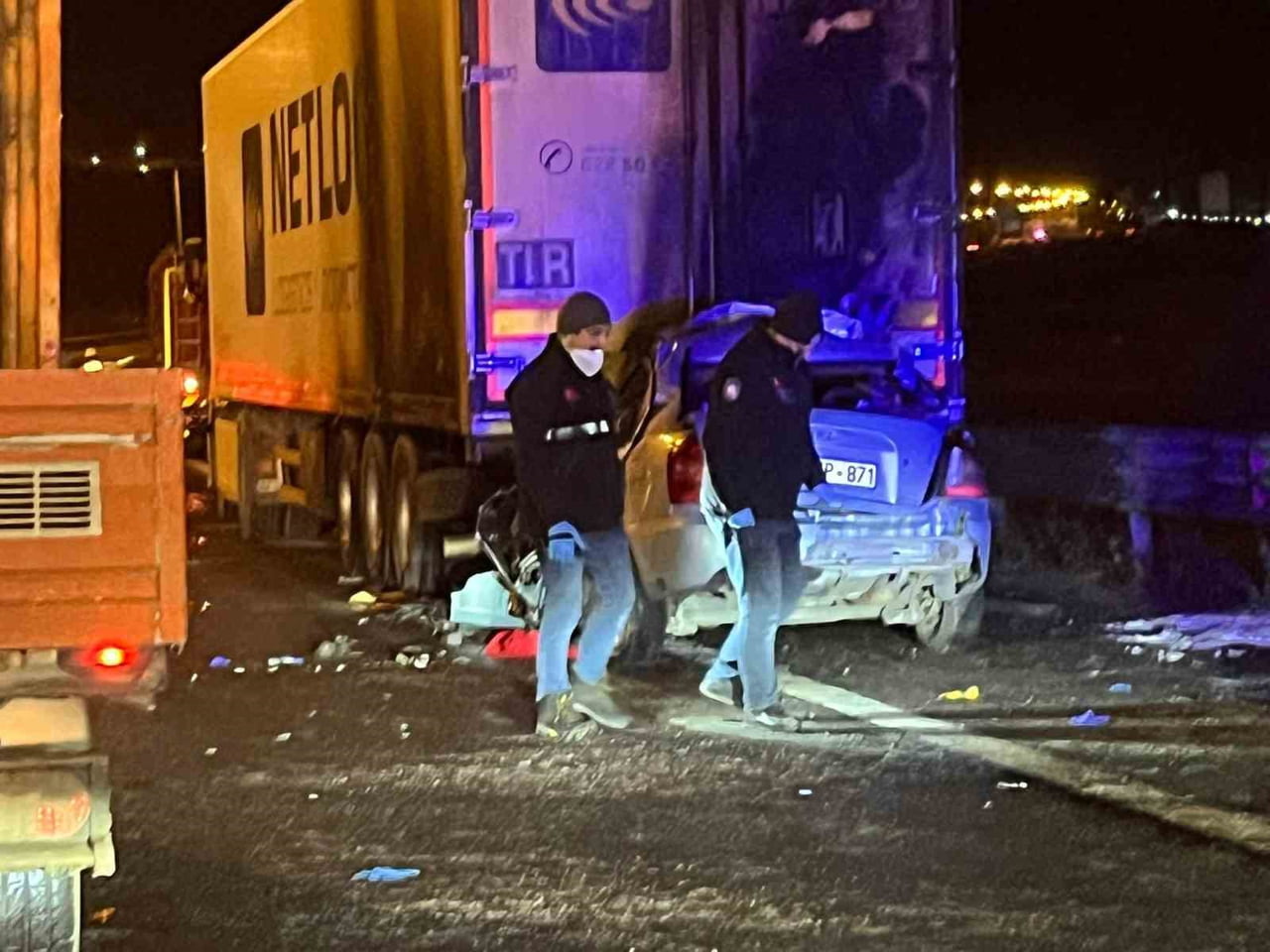 ANKARA’NIN KEÇİÖREN İLÇESİNDE ÇEVREYOLUNDA TIRA ARKADAN ÇARPAN ARACIN SÜRÜCÜSÜ HAYATINI...