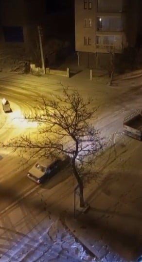 ANKARA’NIN POLATLI İLÇESİNDE ŞİDDETLİ KAR YAĞIŞI NEDENİYLE YOLLAR ADETA BUZ PİSTİNE DÖNDÜ....