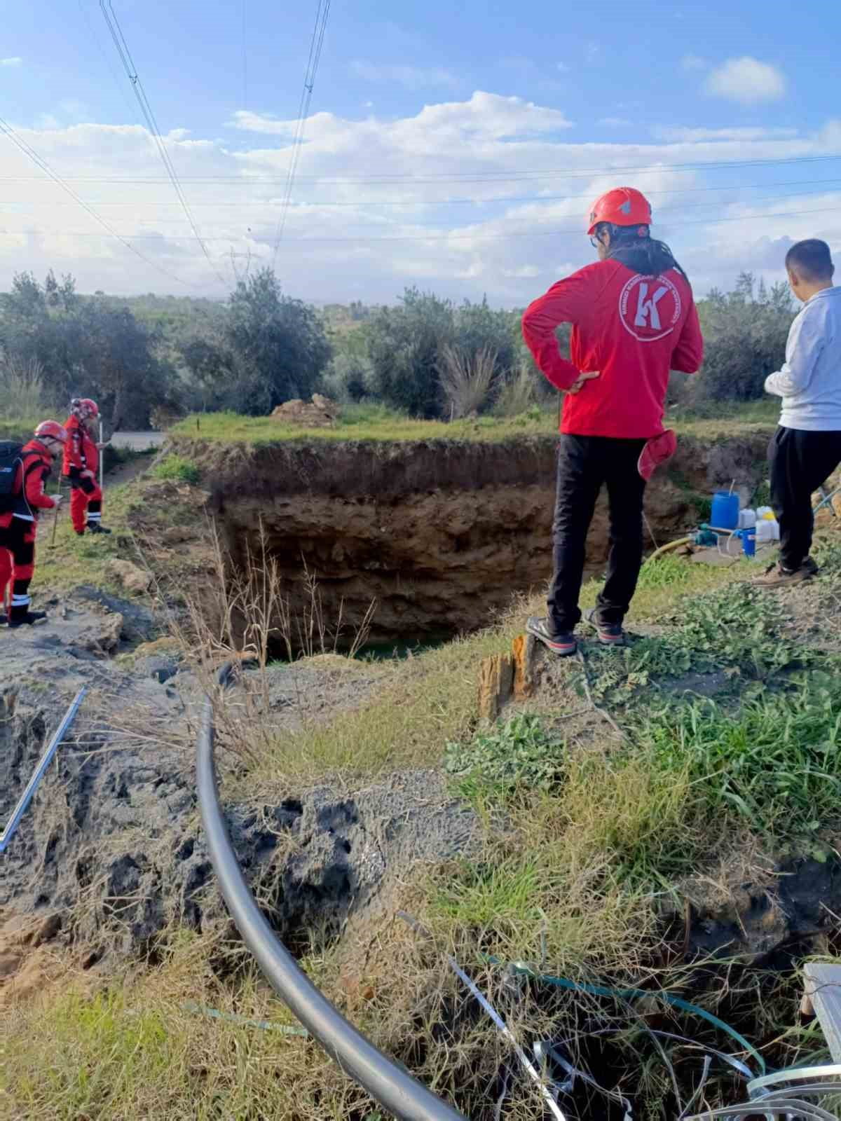 ANTALYA'NIN AKSU İLÇESİNDE LAVABOYA GİDECEĞİNİ SÖYLEYEREK EVDEN AYRILAN VE 3 GÜNDÜR HABER...