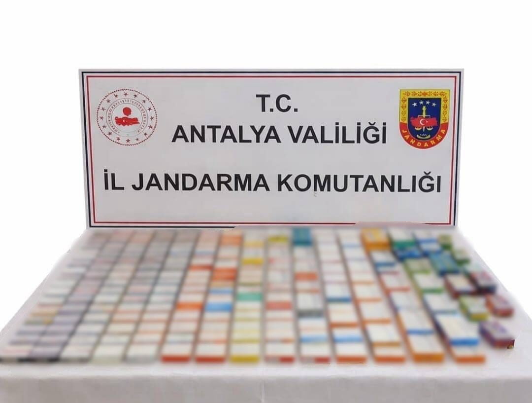 ANTALYA'NIN ALANYA İLÇESİNDE JANDARMA EKİPLERİNCE DÜZENLENEN İKİ AYRI OPERASYONDA, KAÇAK...
