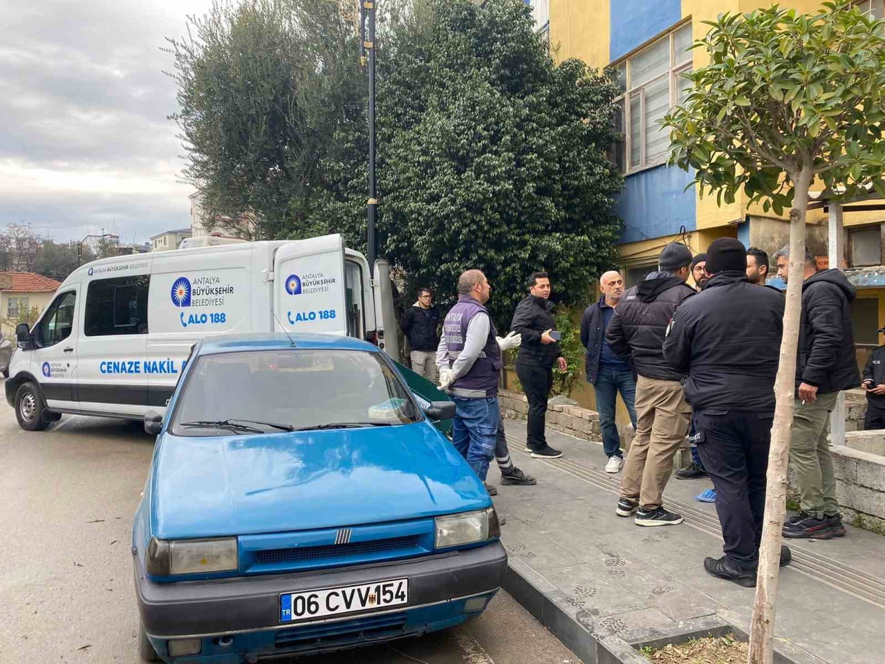 ANTALYA'NIN SERİK İLÇESİNDE GÜVENLİK GÖREVLİSİ, GECE YARISI EVİNDE KARISI VE 7 YAŞINDAKİ KIZ...