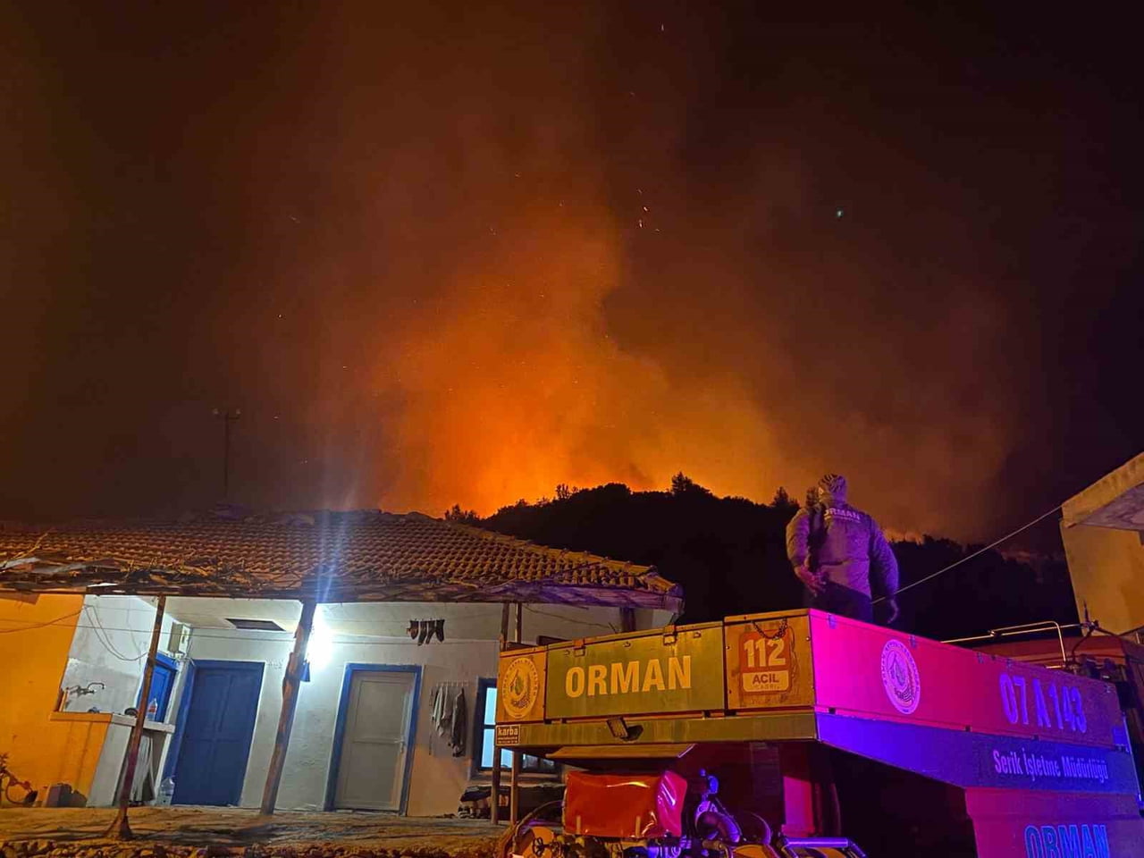 ANTALYA'NIN SERİK İLÇESİNE BAĞLI  SARIABALI MAHALLESİ DELİÖZ MEVKİİNDE ORMANLIK ALANDA YANGIN...