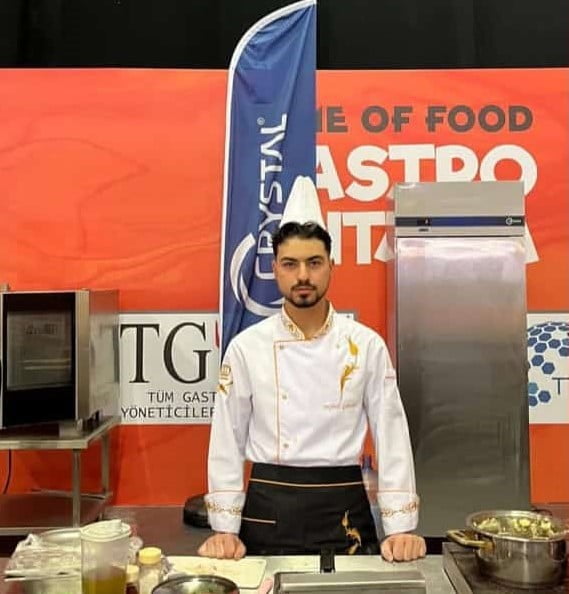 ANTALYA’DA DÜZENLENEN GASTRO ANTALYA YARIŞMALARINA KATILAN MANİSALI ŞEF MURAT ÇAKAR, İKİ GÜN SÜREN...