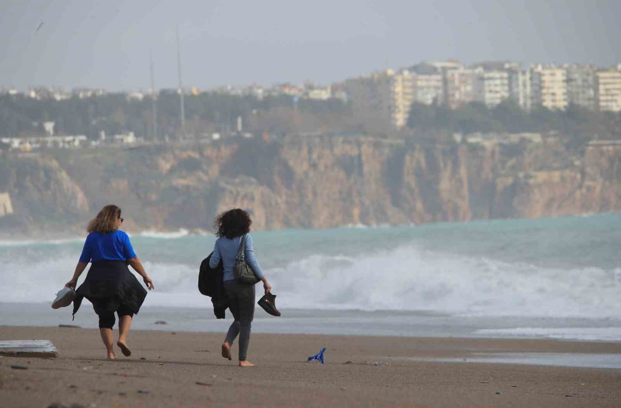 ANTALYA’DA GEÇTİĞİMİZ HAFTA CUMA GÜNÜNDEN BU YANA ARALIKLARLA ETKİLİ OLAN SAĞANAK YAĞIŞ VE FIRTINA...