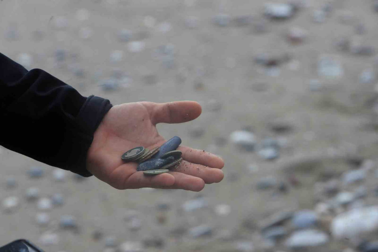 ANTALYA’DA SAATTEKİ HIZI 50 KİLOMETREYİ BULAN RÜZGAR HAYATI OLUMSUZ ETKİLERKEN DEFİNE AVCILARI...