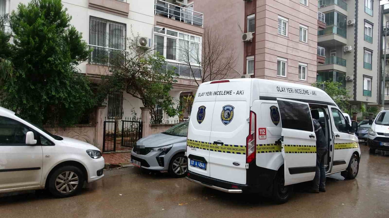 ANTALYA’DA YAKINLARININ BİR SÜREDİR ULAŞAMADIĞI YAŞLI KADIN EVİNDE ÖLÜ OLARAK BULUNDU.