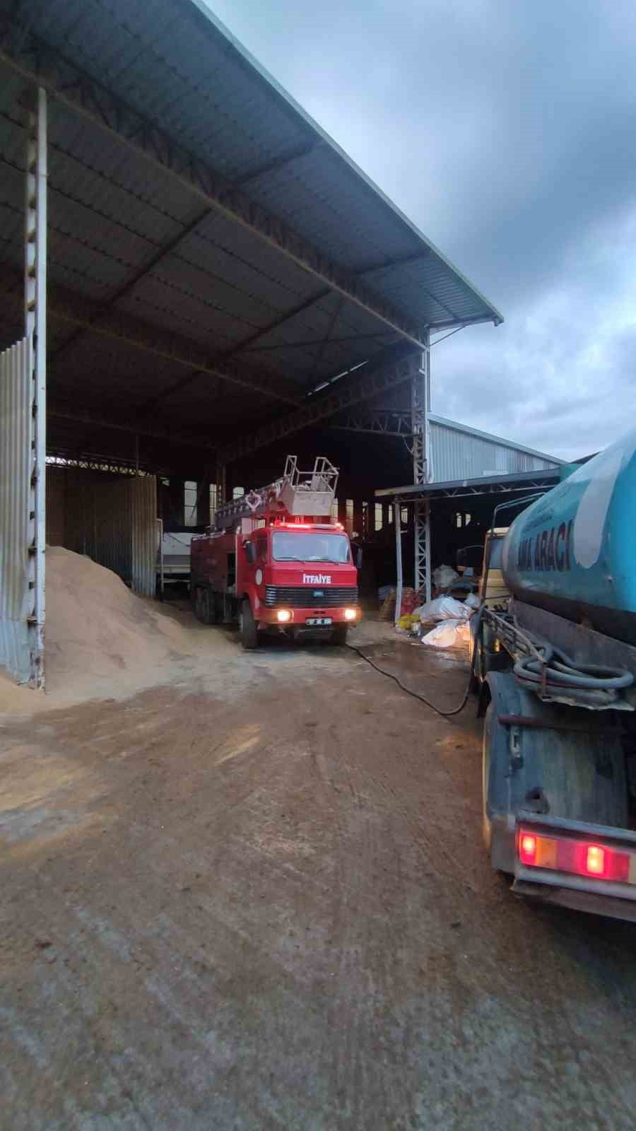 ANTALYA’NIN ALANYA İLÇESİ TOSLAK MAHALLESİNDE DÜN SABAH SAATLERİNDE PALET İMALAT ATÖLYESİNDE ÇIKAN...