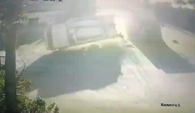 ANTALYA’NIN ALANYA İLÇESİNDE D-400 KARAYOLUNDA MEYDANA GELEN TRAFİK KAZASINDA BELEDİYEYE AİT ÇÖP...