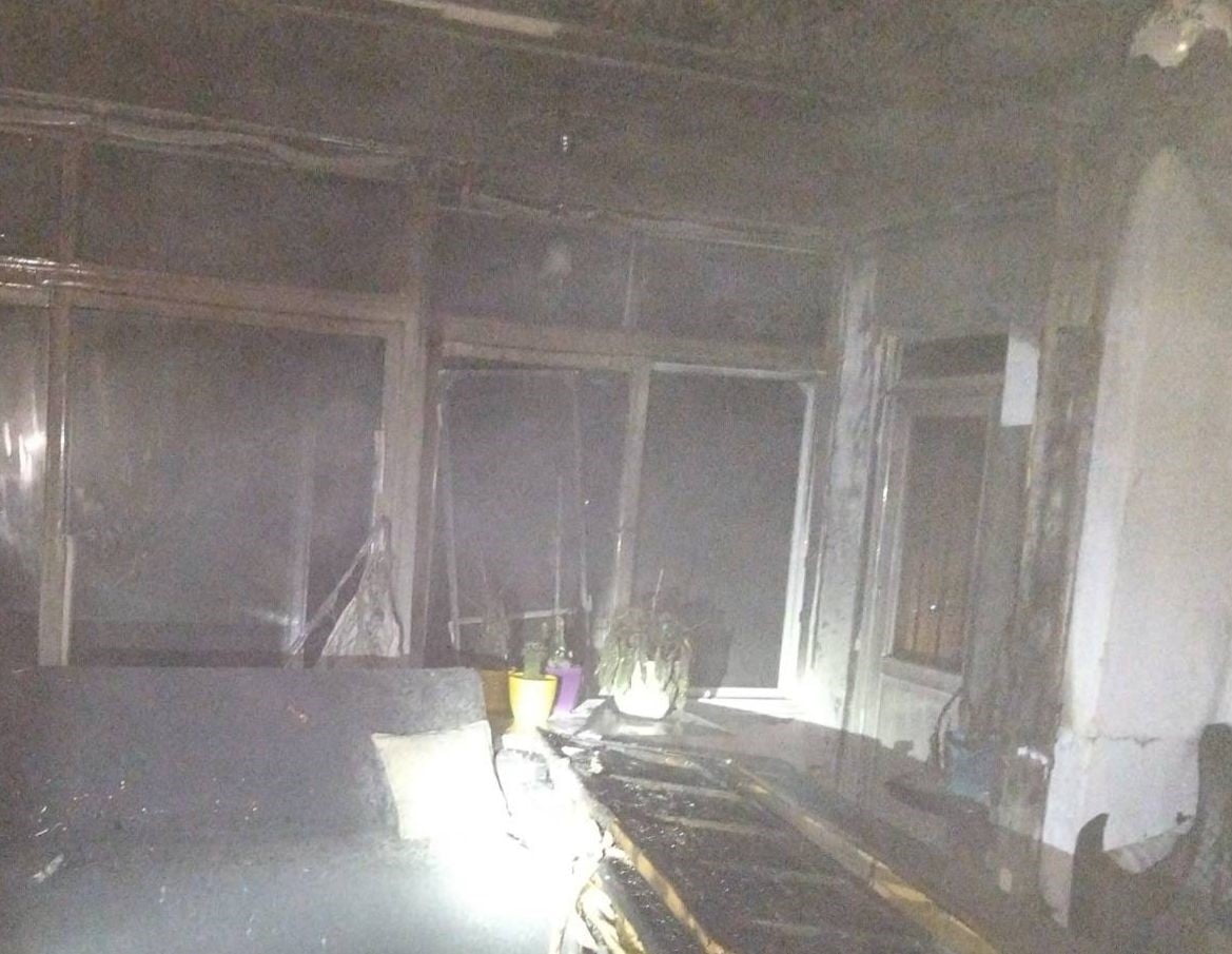 ANTALYA’NIN ALANYA İLÇESİNDE GECE SAATLERİNDE BİR EVDE ÇIKAN YANGIN, İTFAİYE EKİPLERİNİN HIZLI...