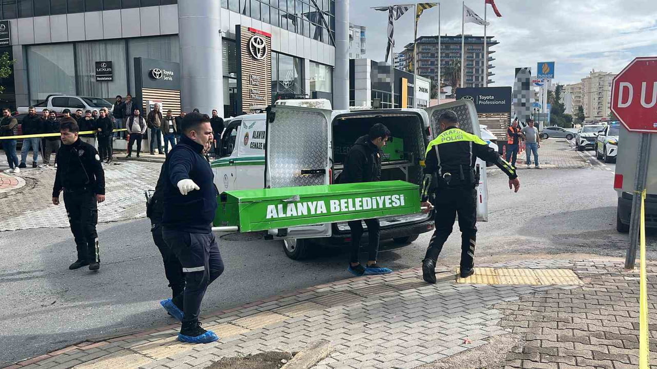 ANTALYA’NIN ALANYA İLÇESİNDE MEYDANA GELEN TRAFİK KAZASINDA 1 KİŞİ HAYATINI KAYBETTİ. MOTOSİKLETLE...