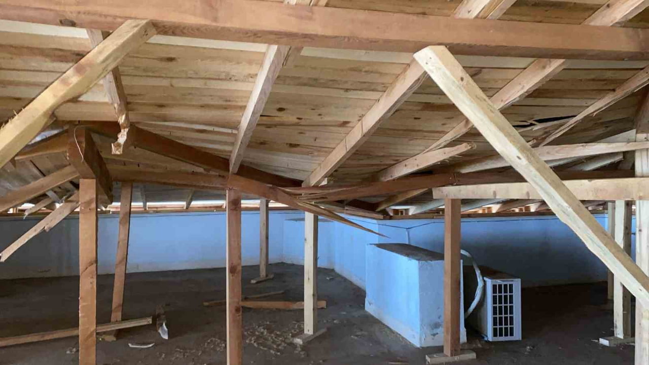 ANTALYA’NIN KAŞ İLÇESİ KALKAN MAHALLESİ’NDE, DÜN GECE ETKİLİ OLAN ŞİDDETLİ RÜZGAR NEDENİYLE BİR...