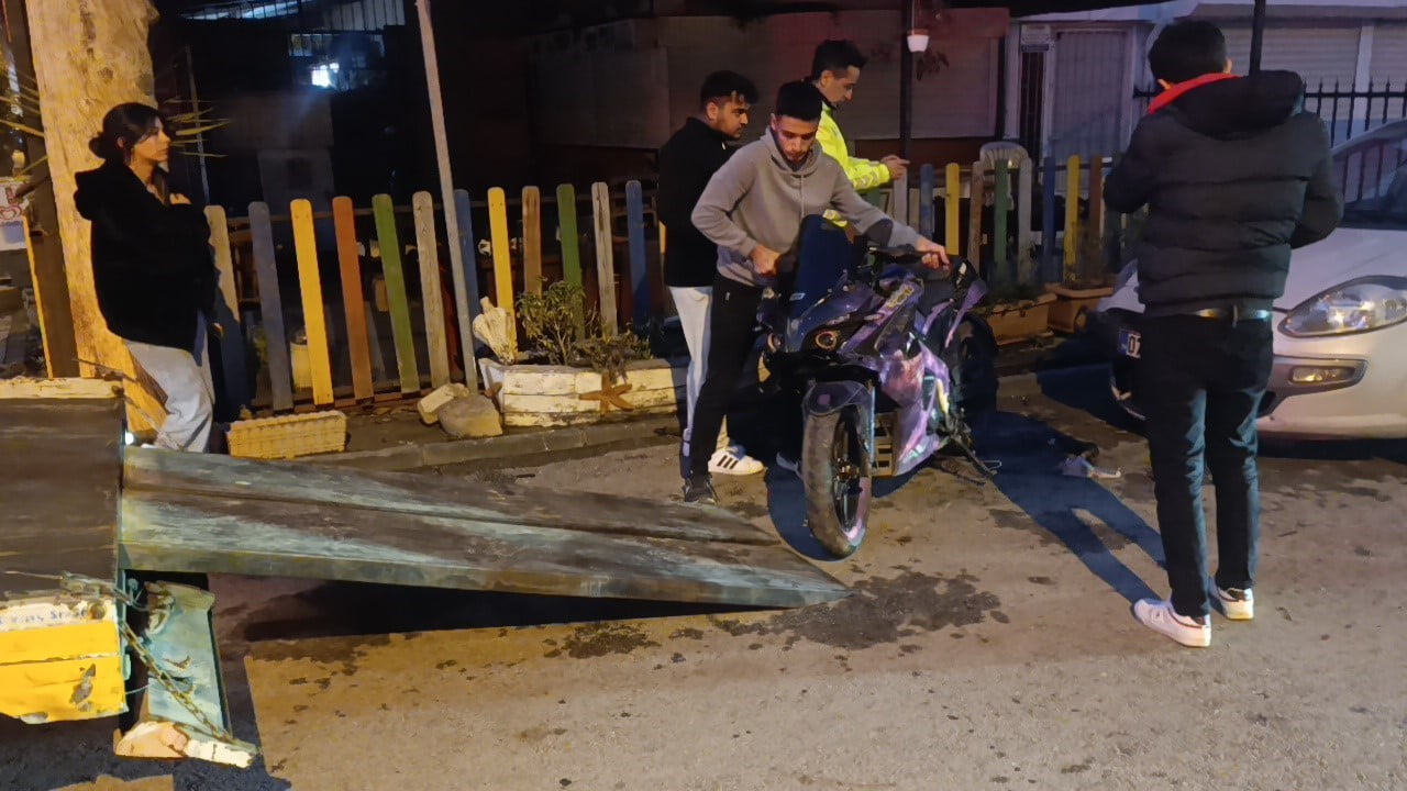 ANTALYA’NIN MANAVGAT İLÇESİ MİTHATPAŞA-HÜKÜMET CADDESİ KAVŞAĞINDA OTOMOBİL İLE MOTOSİKLET...