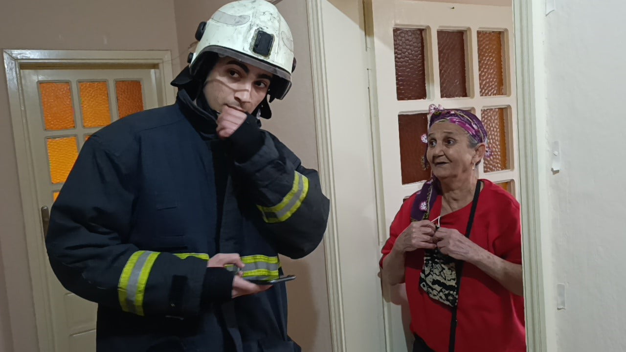 ANTALYA’NIN MANAVGAT İLÇESİNDE EVİN ANAHTARI ALMAYI UNUTUP EKMEK ALMAYA ÇIKIP KAPIYI KAPATAN YAŞLI...