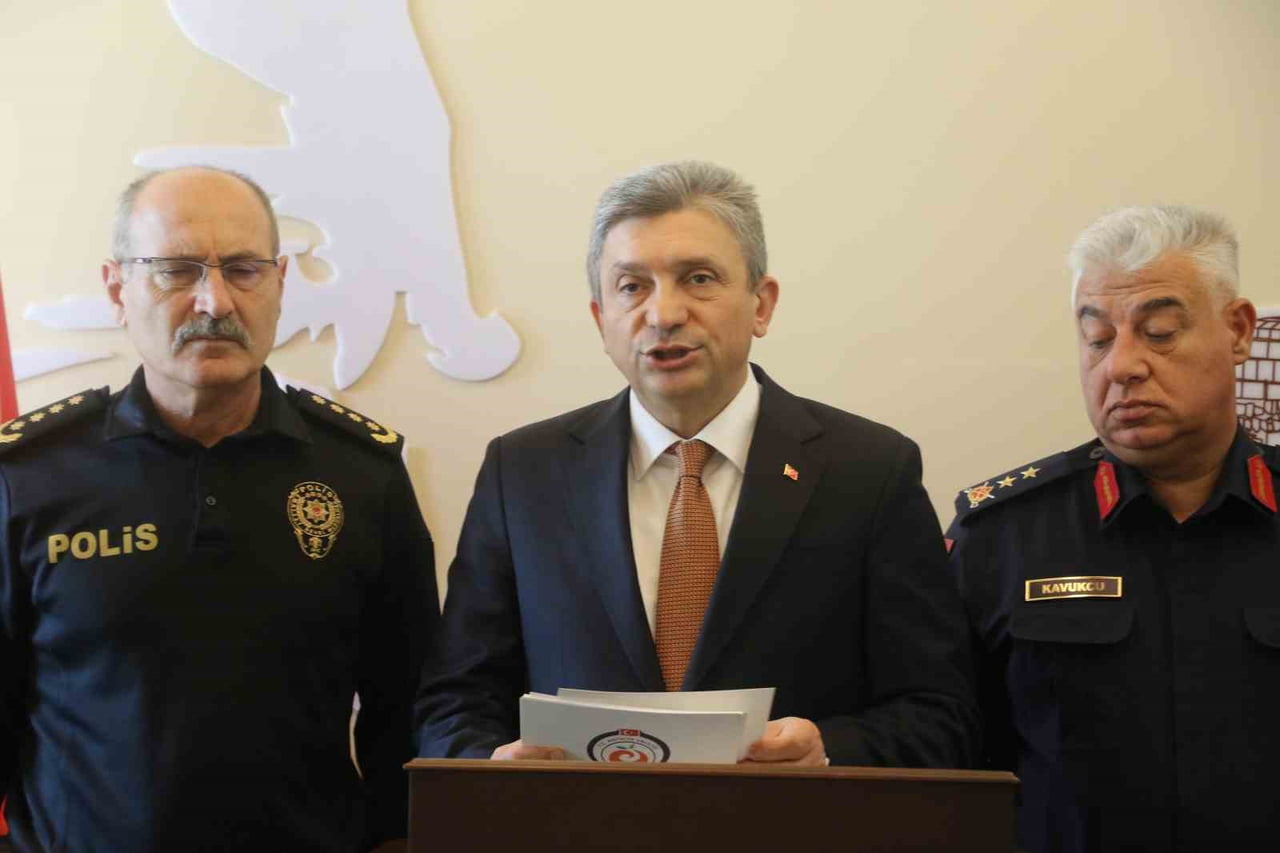 ANTALYA VALİSİ HULUSİ ŞAHİN, 2025 YILI GENELİNİ VE ARALIK AYINI KAPSAYAN ASAYİŞ, GÜVENLİK, TRAFİK...