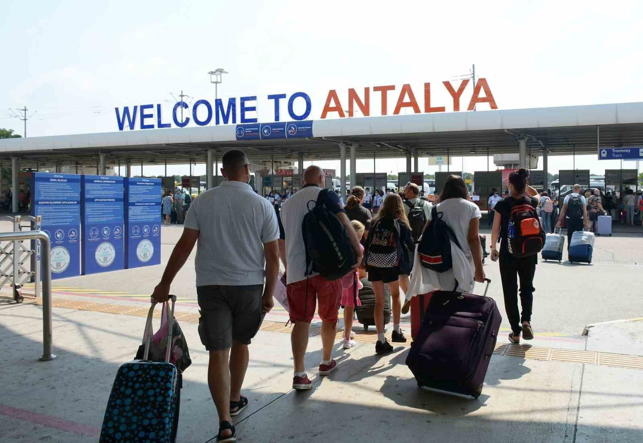 ANTALYA’YA GELEN TOPLAM ZİYARETÇİ SAYISI 17 MİLYON 571 BİN 155’E ULAŞTI (ARŞİV)