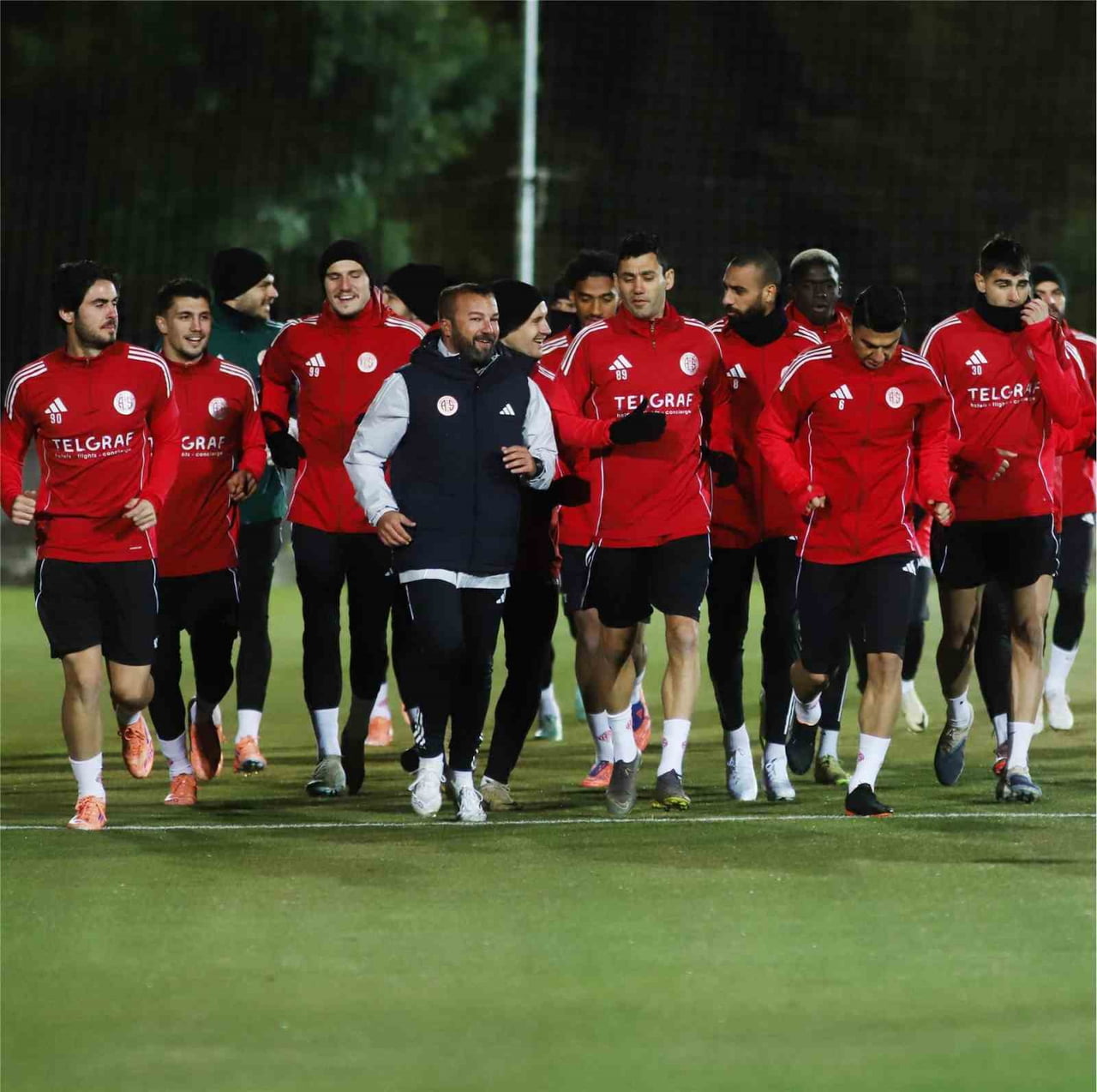 ANTALYASPOR, YENİ TEKNİK DİREKTÖRÜ SAMİ UĞURLU YÖNETİMİNDE YAPTIĞI YENİ YILIN İLK ANTRENMANIYLA...