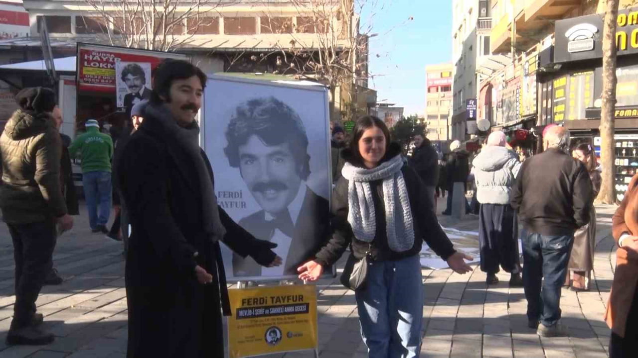 ARABESK MÜZİĞİN EFSANESİ FERDİ TAYFUR, VEFATININ YILDÖNÜMÜNDE BURSA’DA HAYRANLARININ LOKMA HAYRI...