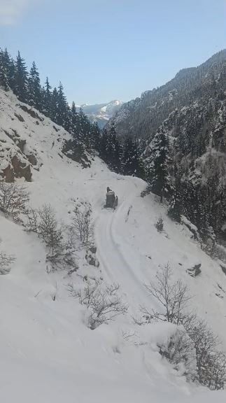 ARTVİN’DE ARALIKSIZ SÜREN KAR YAĞIŞI, 6 İLÇEDE 120 KÖY YOLUNUN ULAŞIMA KAPANMASINA NEDEN...
