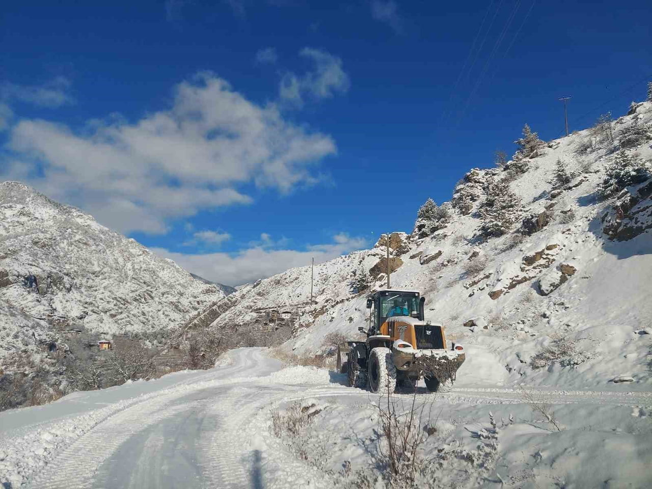 ARTVİN’DE YENİDEN ETKİSİNİ GÖSTEREN KAR YAĞIŞI, YÜKSEK KESİMLERDE ULAŞIMI OLUMSUZ ETKİLERKEN 34...