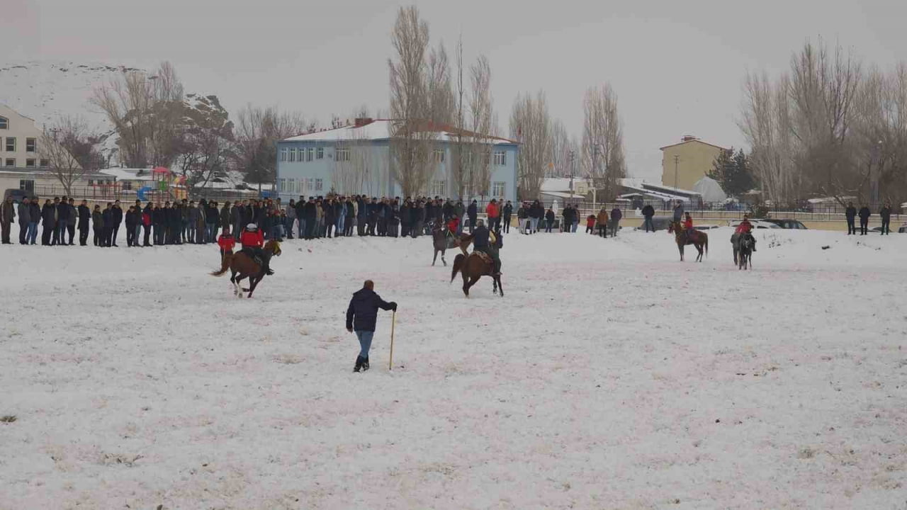 AŞKALE 3 MART ATLI SPOR CİRİT KULÜBÜ İLE AZİZİYE HÜKÜMDAR ATLI SPOR CİRİT KULÜBÜ ARASINDA...