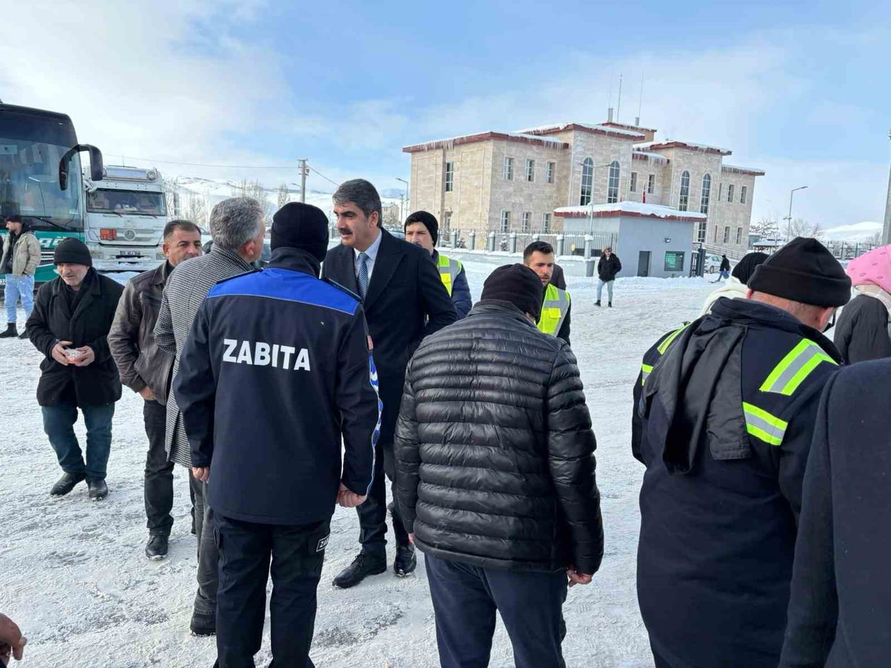 AŞKALE İLÇE BELESİYESİ YOĞUN KAR YAĞIŞI, TİPİ VE ÇIĞ TEHLİKESİ NEDENİYLE KOP DAĞI GEÇİDİ'NDE...