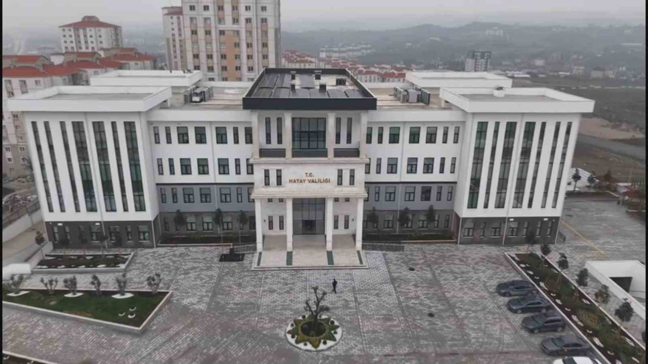 ASRIN FELAKETİNİN ARDINDAN İNŞASI TAMAMLANIP HİZMETE GİREN YENİ HATAY VALİLİĞİ HİZMET BİNASININ...