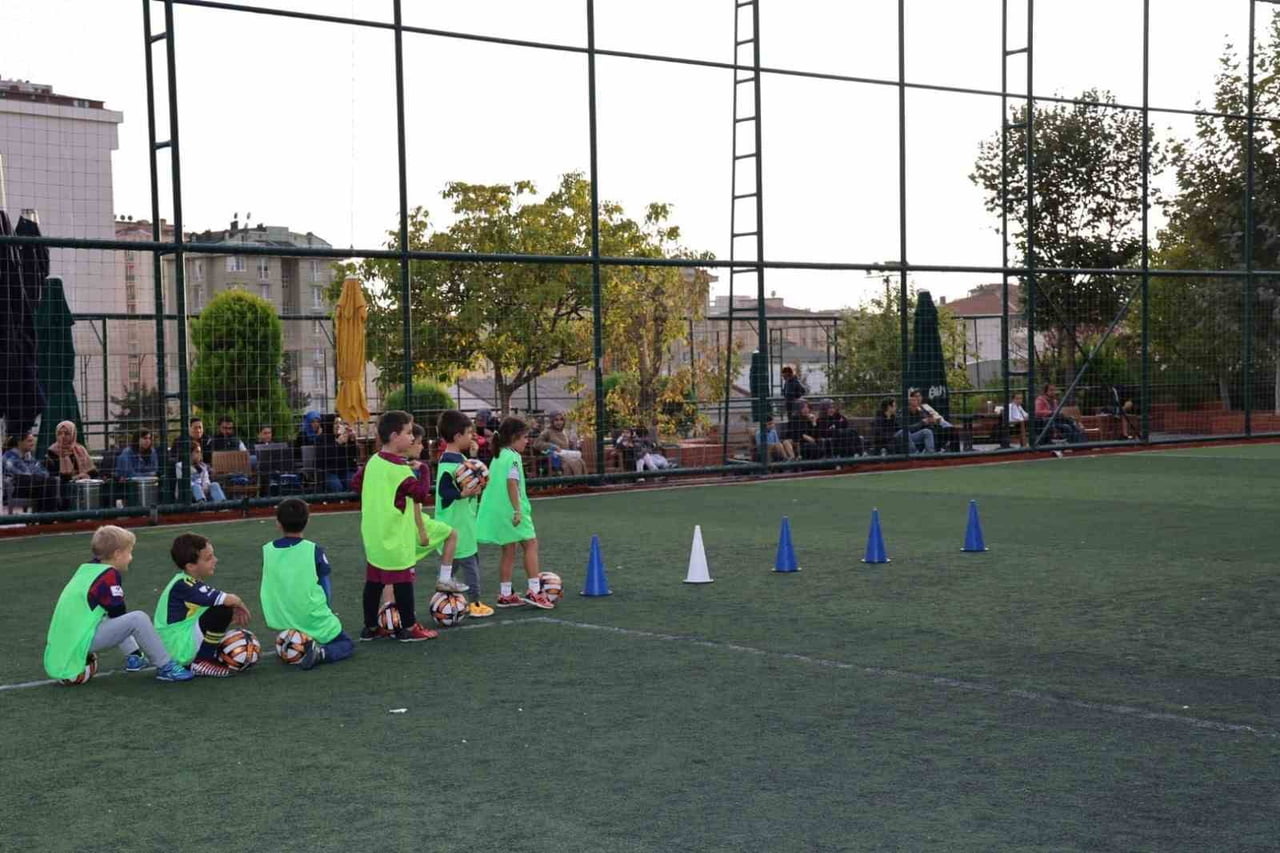 ATAŞEHİR BELEDİYESİ’NİN HER YIL ÇOCUKLAR VE YETİŞKİNLERE YÖNELİK DÜZENLEDİĞİ KIŞ SPOR EĞİTİMLERİ...