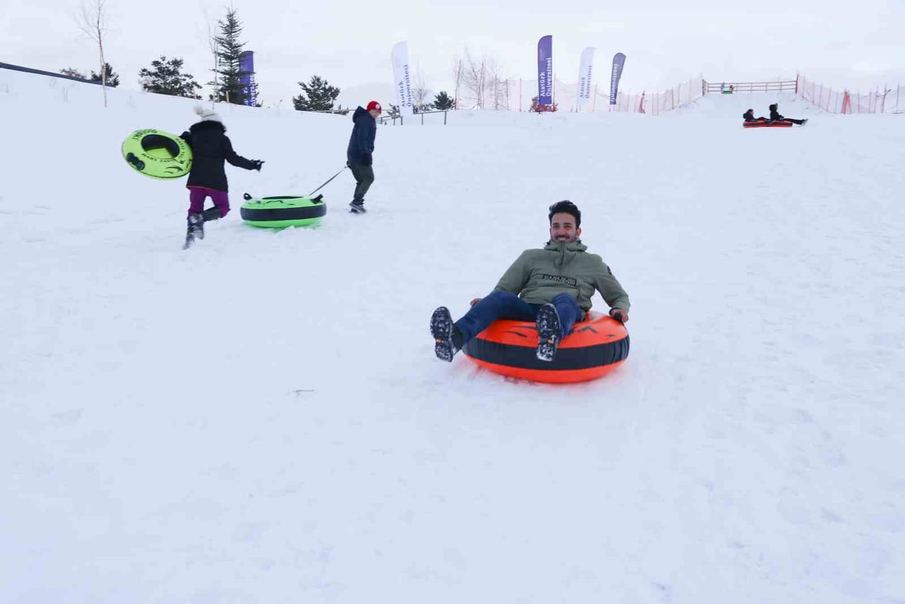 ATATÜRK ÜNİVERSİTESİ, KIŞ MEVSİMİNİN ENERJİSİNİ KAMPÜS YAŞAMIYLA BULUŞTURAN ÖNEMLİ BİR PROJEYİ...