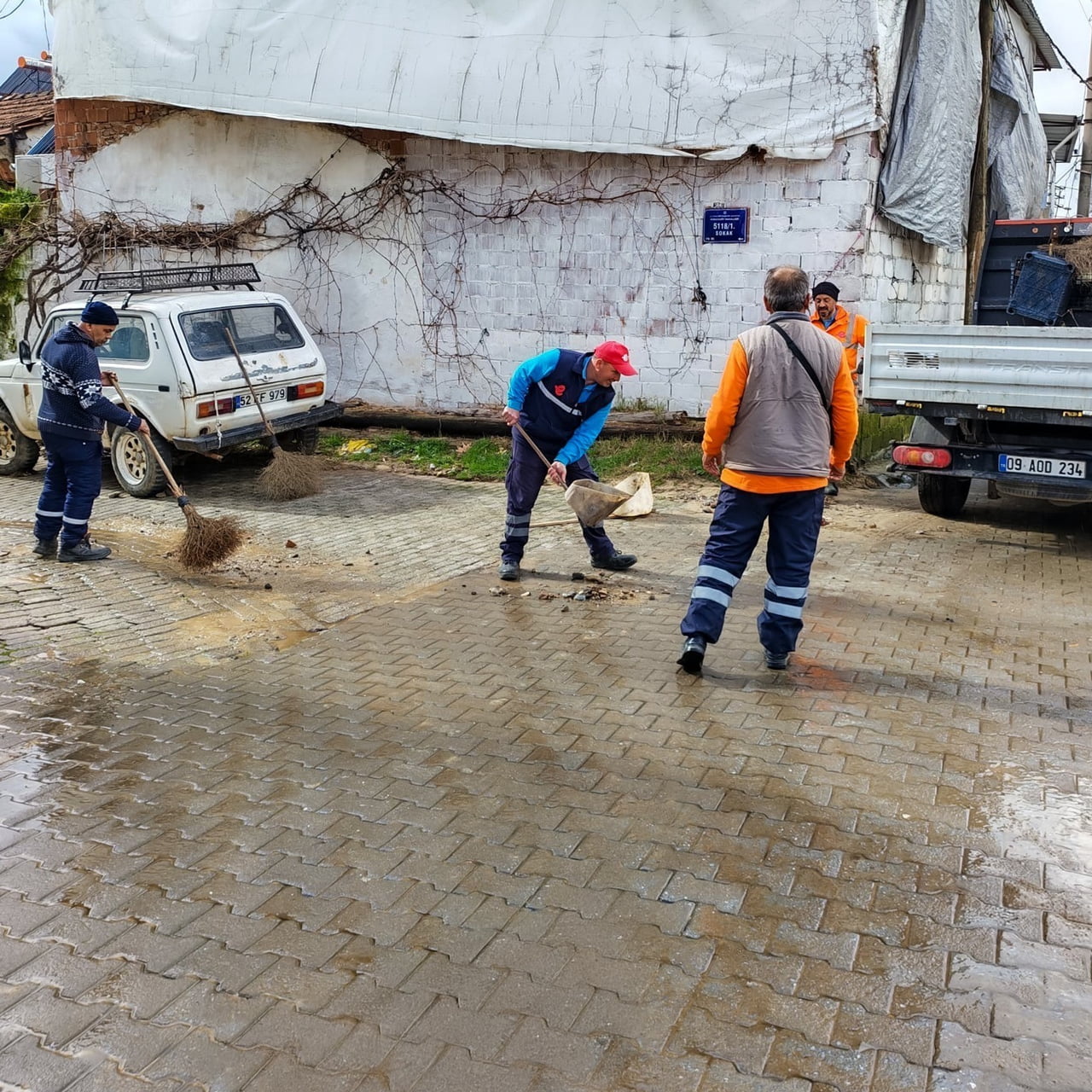 AYDIN'IN EFELER İLÇESİNDE ETKİLİ OLAN YOĞUN YAĞIŞ SONRASI, BAZI BÖLGELERDE OLUMSUZLUKLARA NEDEN...