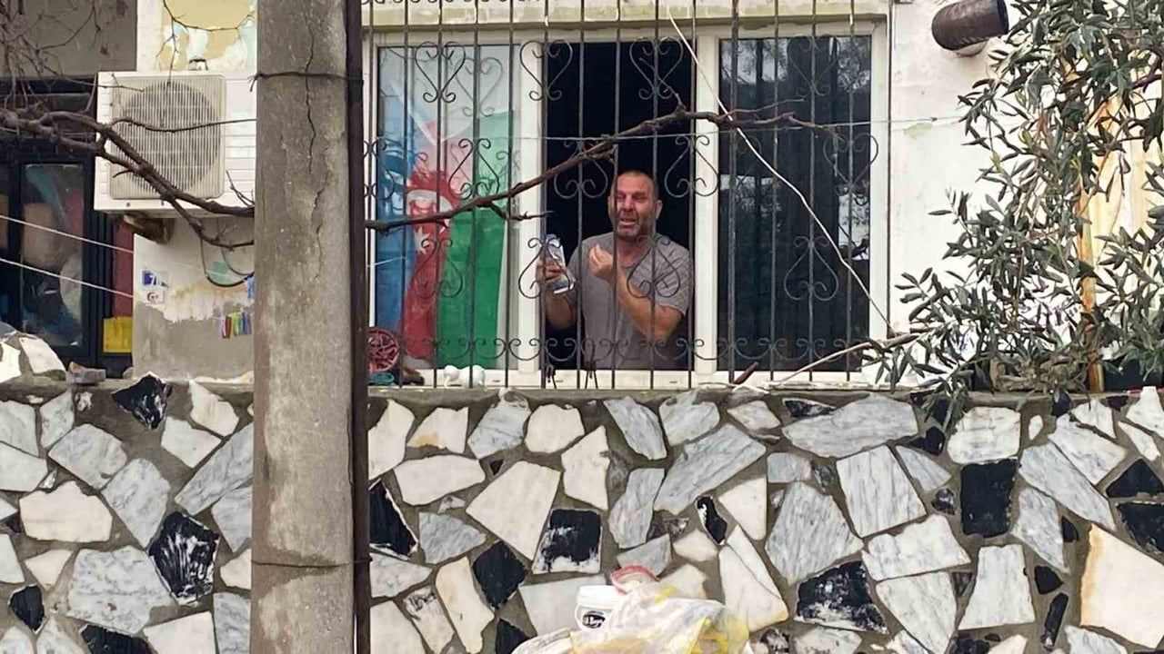 AYDIN'IN NAZİLLİ İLÇESİNDE EV SAHİBİ İLE AZERBAYCAN UYRUKLU KİRACI ARASINDA YAŞANAN TAHLİYE...