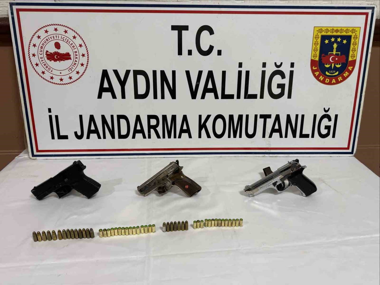 AYDIN'IN SÖKE İLÇESİNDE JANDARMA EKİPLERİNCE YAPILAN OPERASYONLARDA 1 ŞÜPHELİ YAKALANDI.