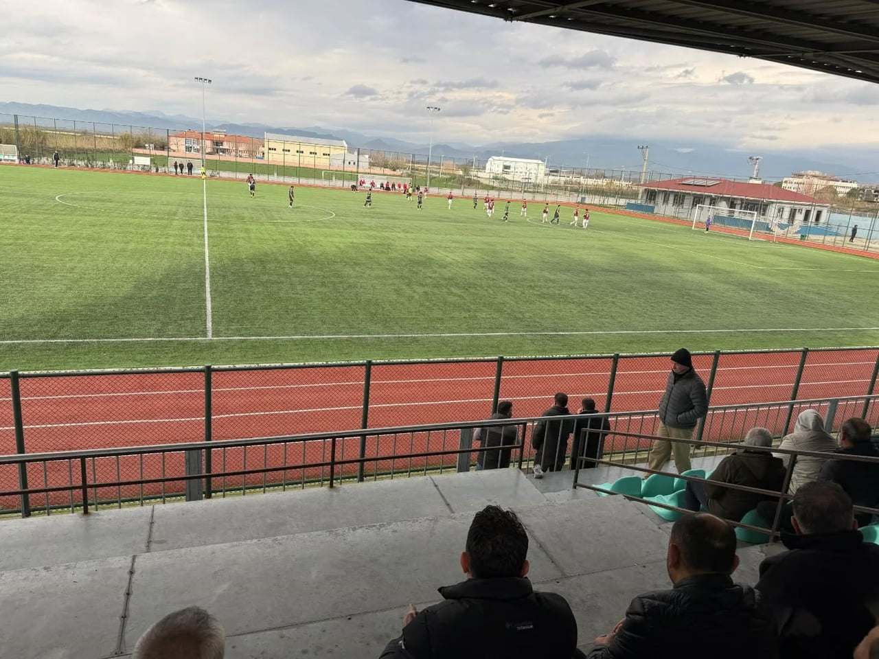 AYDIN 1. AMATÖR KÜME 2. GRUP'TA MÜCADELESİNİ SÜRDÜREN KOÇARLI BELEDİYESPOR, RAKİBİ AYDIN DSİ'Yİ...