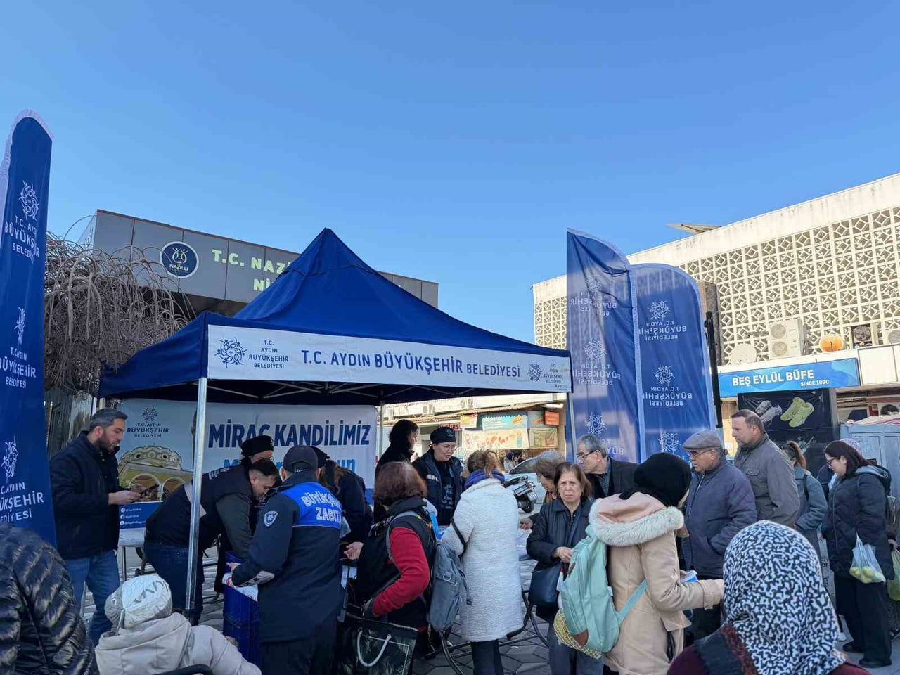 AYDIN BÜYÜKŞEHİR BELEDİYESİ, MİRAÇ KANDİLİ’NDE AYDINLI VATANDAŞLARA HELVA HAYRINDA...