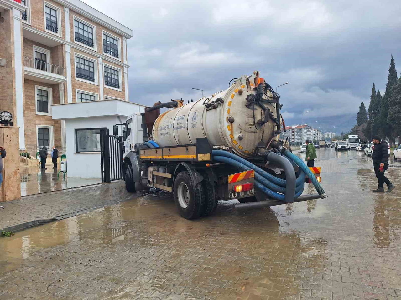 AYDIN GENELİNDE ETKİLİ OLAN KUVVETLİ YAĞIŞLAR BAŞTA KUŞADASI VE SÖKE OLMAK ÜZERE BİRÇOK İLÇEDE...