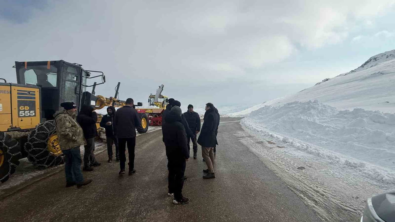 AYDINTEPE'DE KIŞ FESTİVALİ ÖNCESİ YOL AÇMA ÇALIŞMALARI YAPILIYOR
