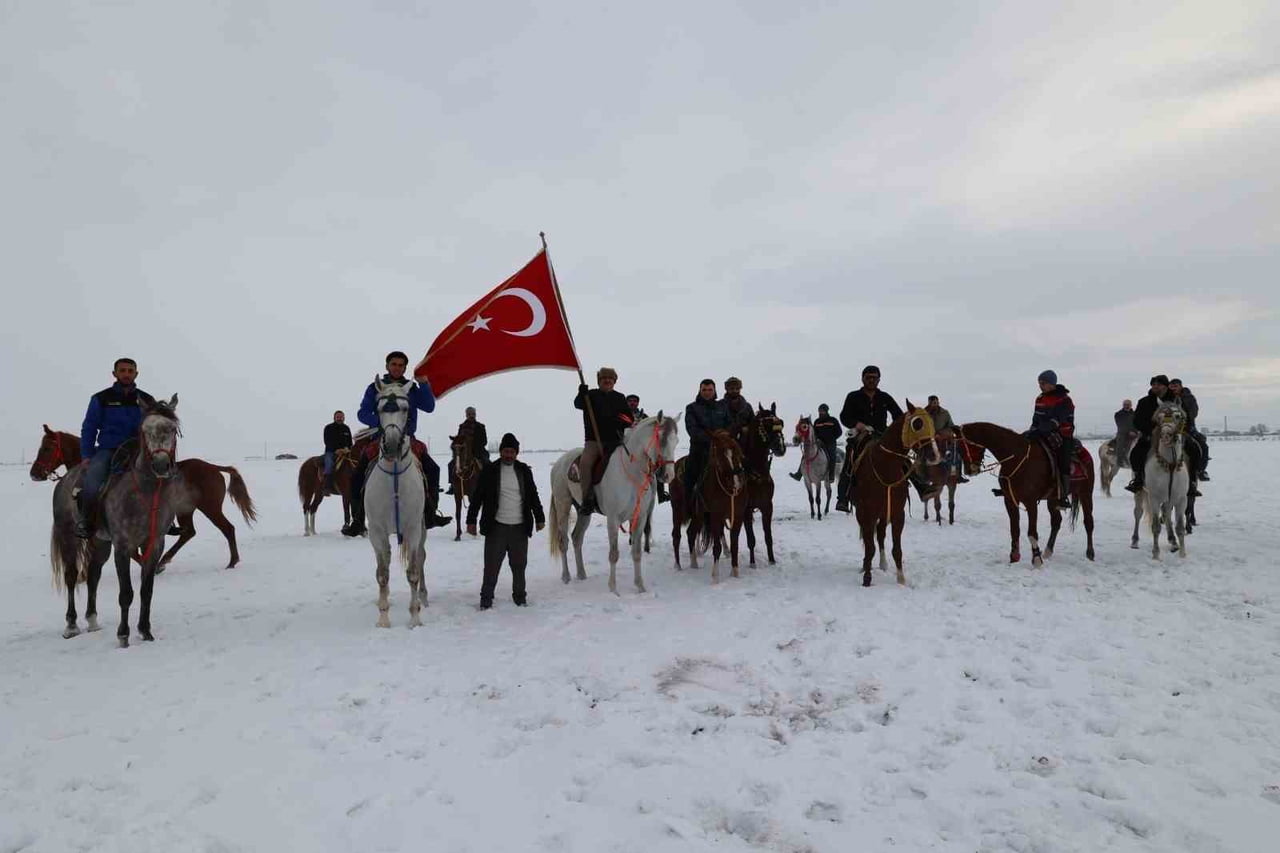 AZİZİYE BELEDİYESİ, ÇETİN KIŞ KOŞULLARINDA DOĞADA YAŞAM MÜCADELESİ VEREN YABAN HAYVANLARI İÇİN...
