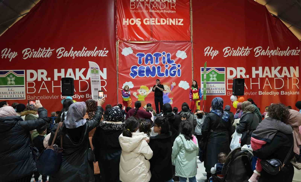 BAHÇELİEVLER BELEDİYESİ, KARNELERİNİ ALARAK YARIYIL TATİLİNE GİREN ÖĞRENCİLER İÇİN "SÖMESTR TATİL...