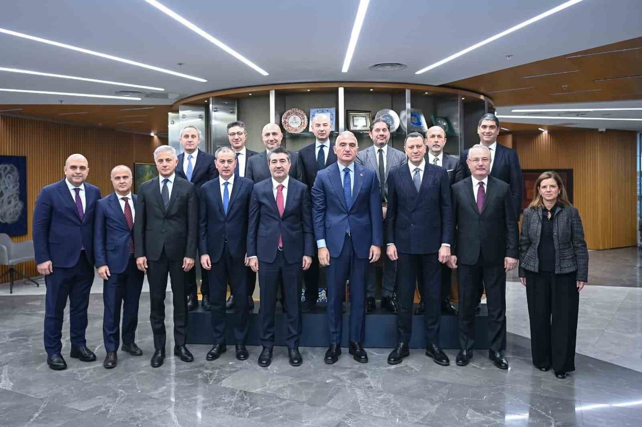 BAKAN ERSOY, İSTANBUL'DA BANKALAR BİRLİĞİ YÖNETİCİLERİYLE BİR ARAYA GELDİ