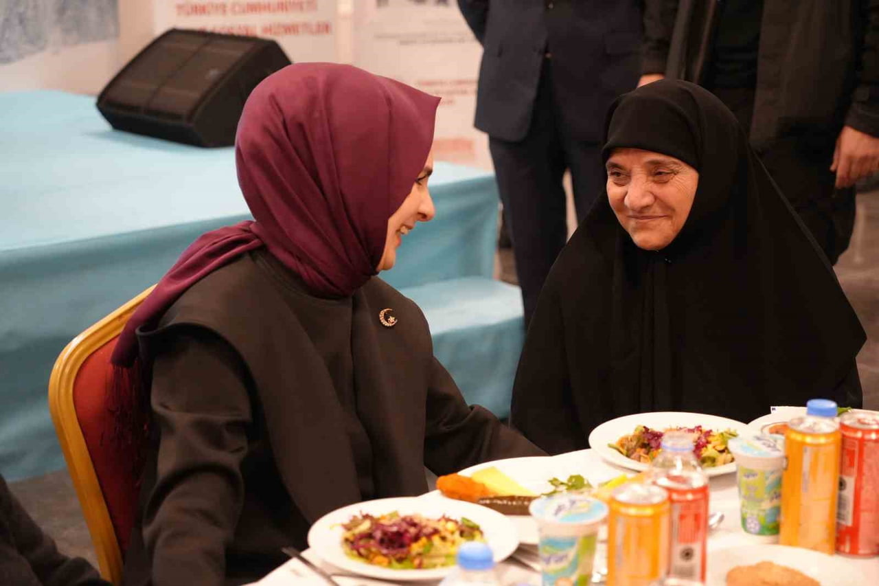 BAKAN GÖKTAŞ, KARS’TA ŞEHİT YAKINLARIYLA GÖNÜL SOFRASINDA BULUŞTU(KARS-İHA)