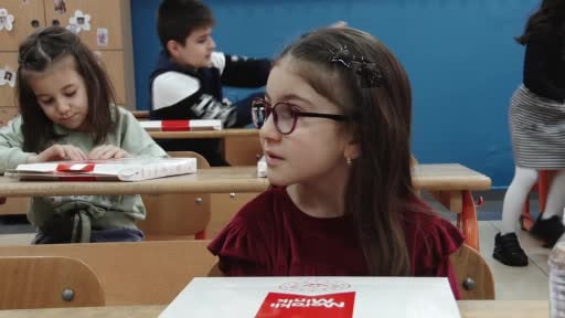 Bakan Göktaş, şehit çocuğuna karnesini verdi