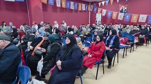 Bakan Tekin, Kütahya’da katıldığı AK Parti İl Kadın Kolları Danışma Meclisi Toplantısı’nda...