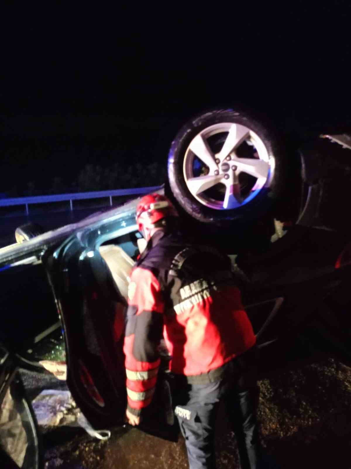 BALIKESİR'DE İZMİR-İSTANBUL OTOYOLU'NDA MEYDANA GELEN TRAFİK KAZASINDA 4 KİŞİ YARALANDI.