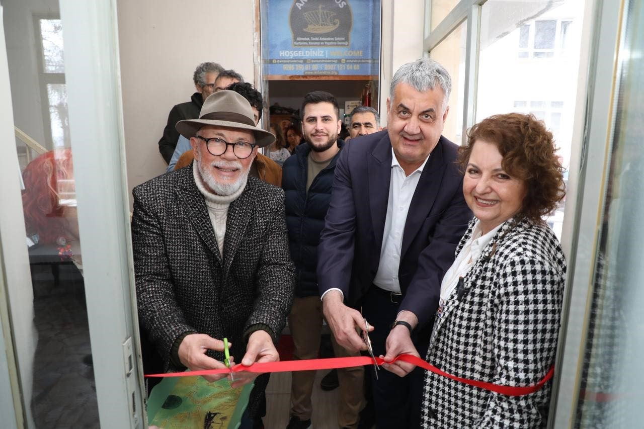 BALIKESİR'İN EDREMİT İLÇESİNDE FOTOĞRAF SANATÇISI İBRAHİM ELMAN'IN "KAZDAĞI ETEKLERİNDE" KONULU...