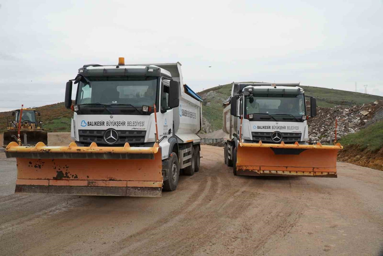 BALIKESİR BÜYÜKŞEHİR BELEDİYESİ, KIŞ ŞARTLARIYLA MÜCADELE KAPSAMINDA HAZIRLIKLARINI...