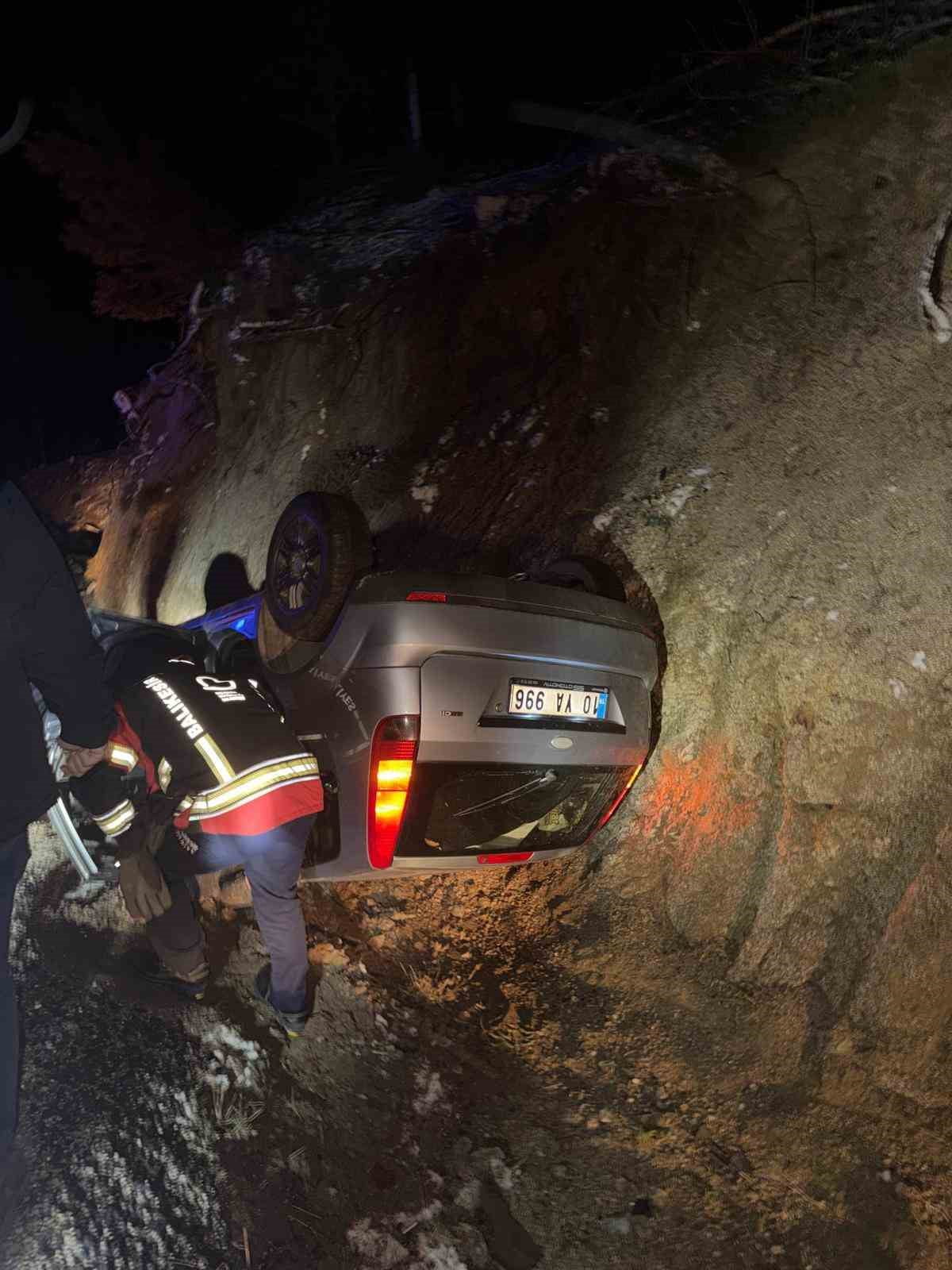 BALIKESİR’İN EDREMİT İLÇESİ KAZDAĞLARI YOLUNDA KONTROLDEN ÇIKAN OTOMOBİL TAKLA ATTI. KAZADA ARAÇTA...