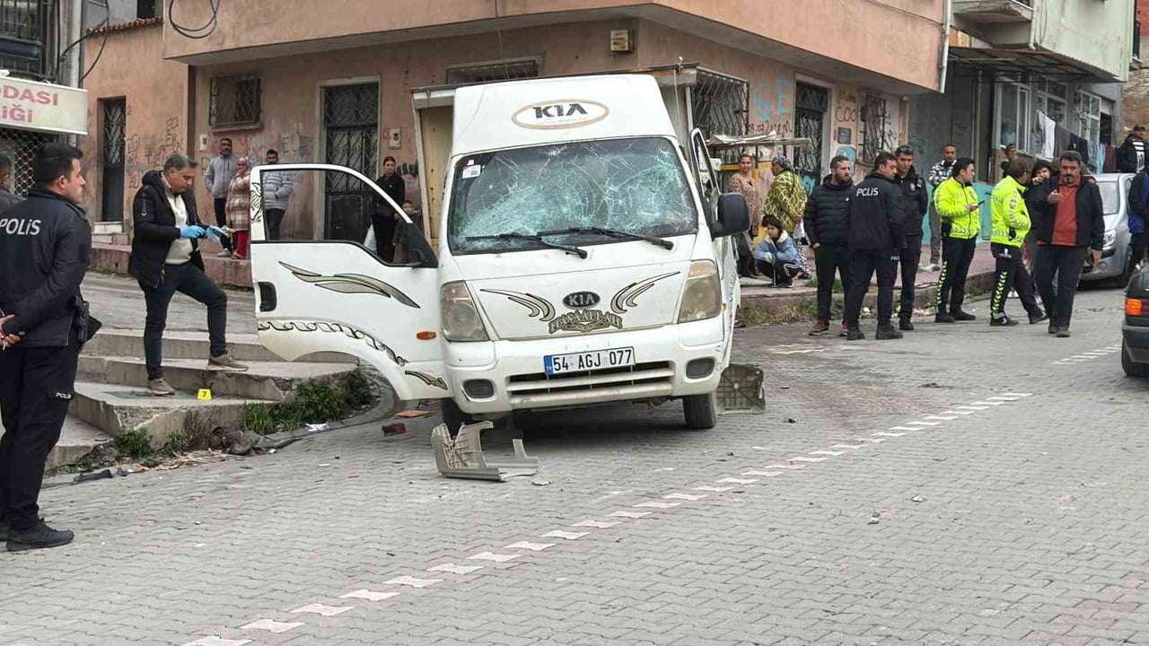 BALIKESİR’İN EDREMİT İLÇESİNDE ALACAK VERECEK MESELESİ NEDENİYLE ÇIKAN KAVGADA ATEŞLİ SİLAHLA...